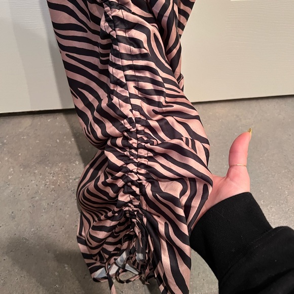 Zebra cowl neck dress - Picture 4 of 5